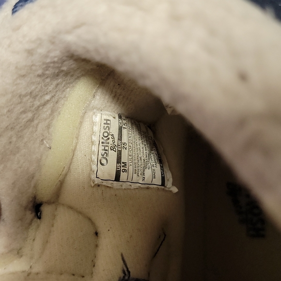 Oshkosh Size 9 Boys Winter Boots - Picture 4 of 4